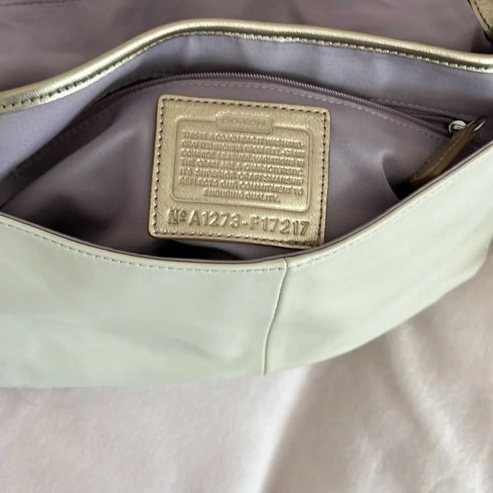 Coach bag cream and gold lavender inside - Picture 15 of 16